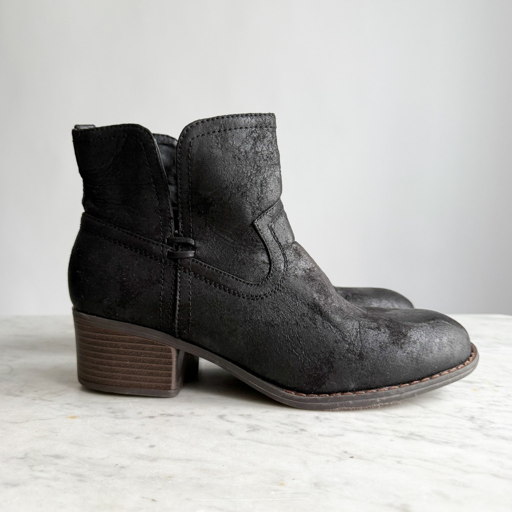 True Craft Java black fauxβ leather lankle boots size 8.5